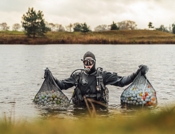 Scuba dive picking